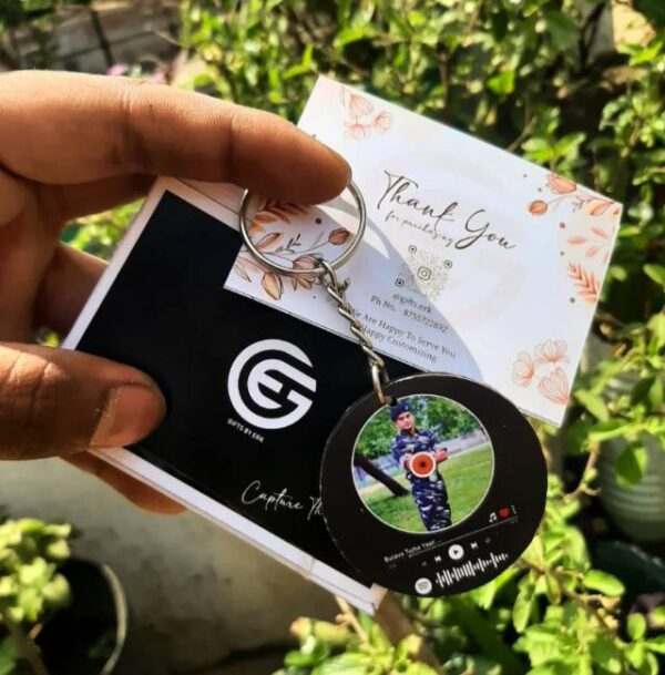 Circle Keychains Of 6 PKT